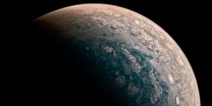Jupiter_vazut_de_sonda_Juno